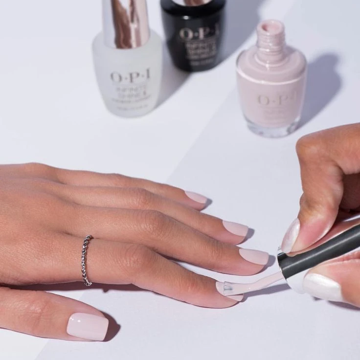 Manicure with polish / nourishment
